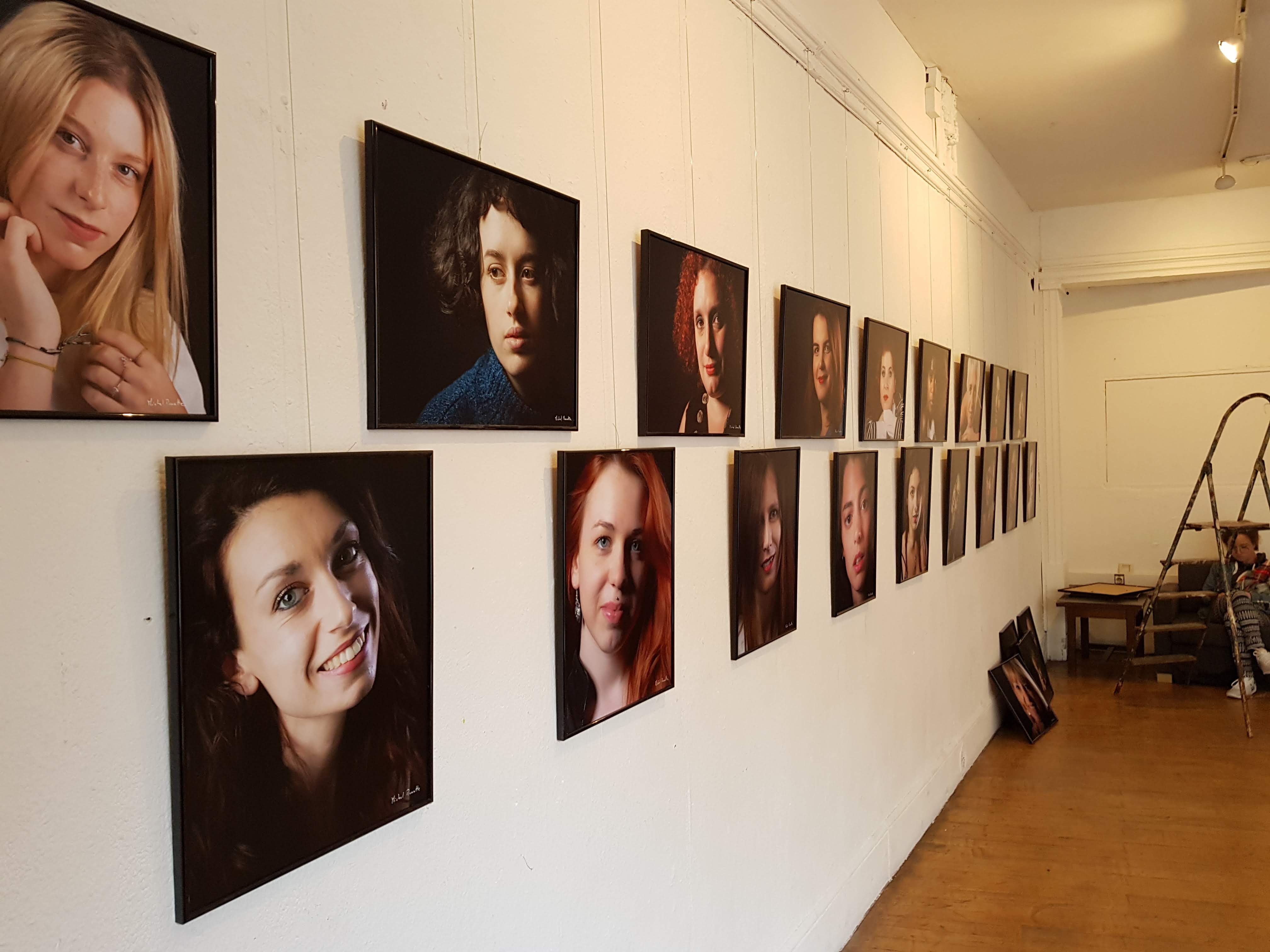 Vue d'une exposition photographique de Michel MONATTE